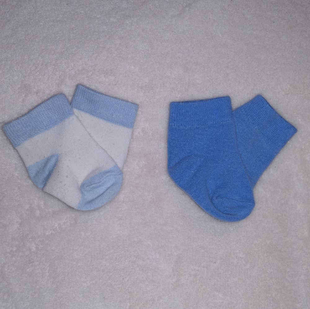 Bundle of over 40 pairs infant socks - Picture 15 of 16